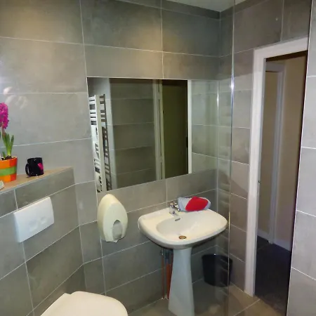 Des Avenieres Hotel