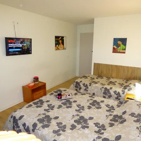 Des Avenieres Hotel