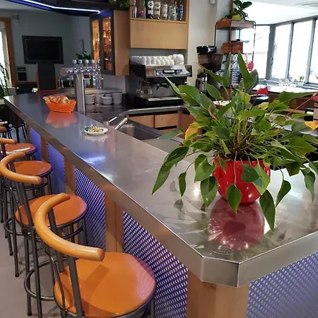 Des Avenieres Hotel